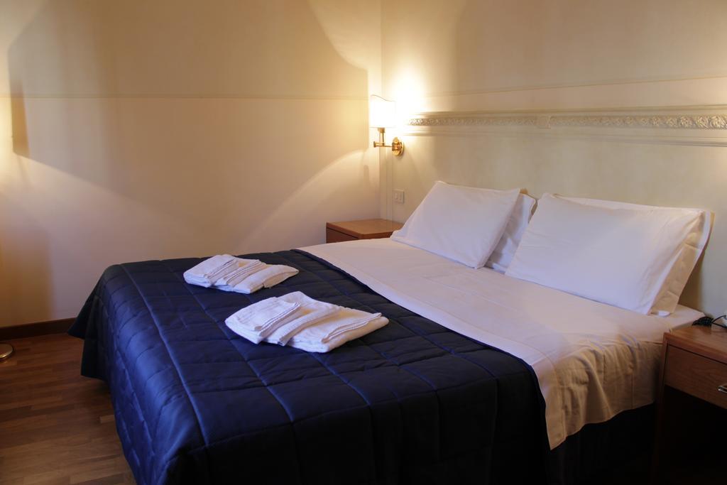 Hotel Posta チェチナ エクステリア 写真