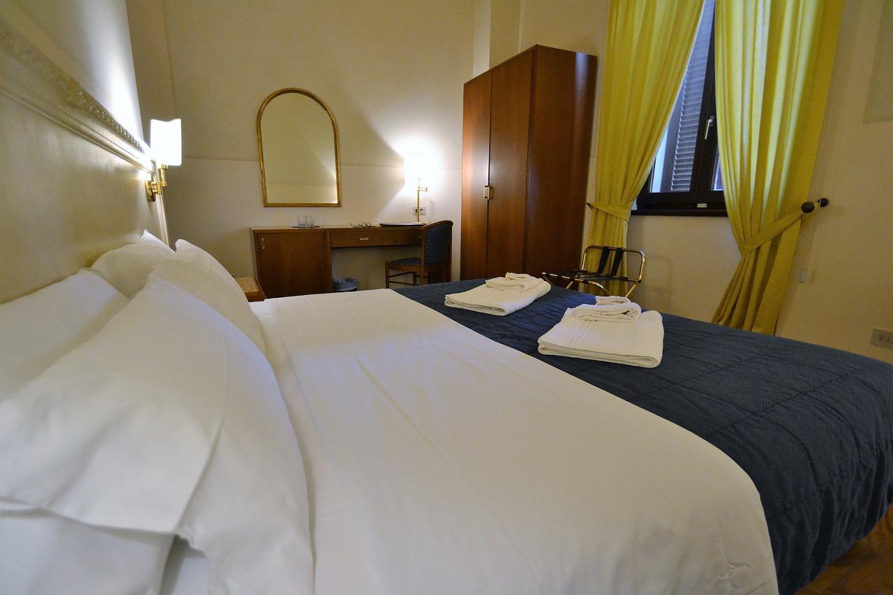 Hotel Posta チェチナ エクステリア 写真