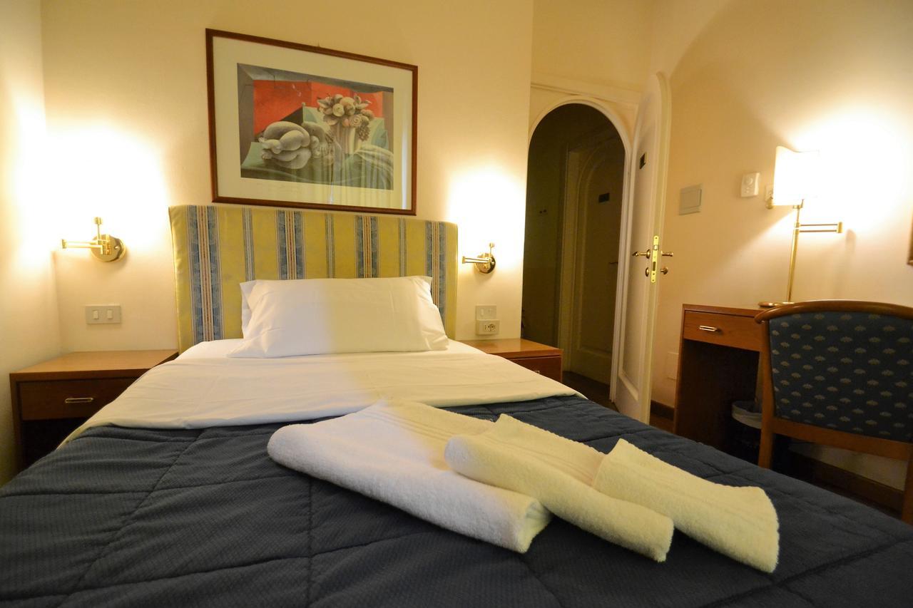 Hotel Posta チェチナ エクステリア 写真