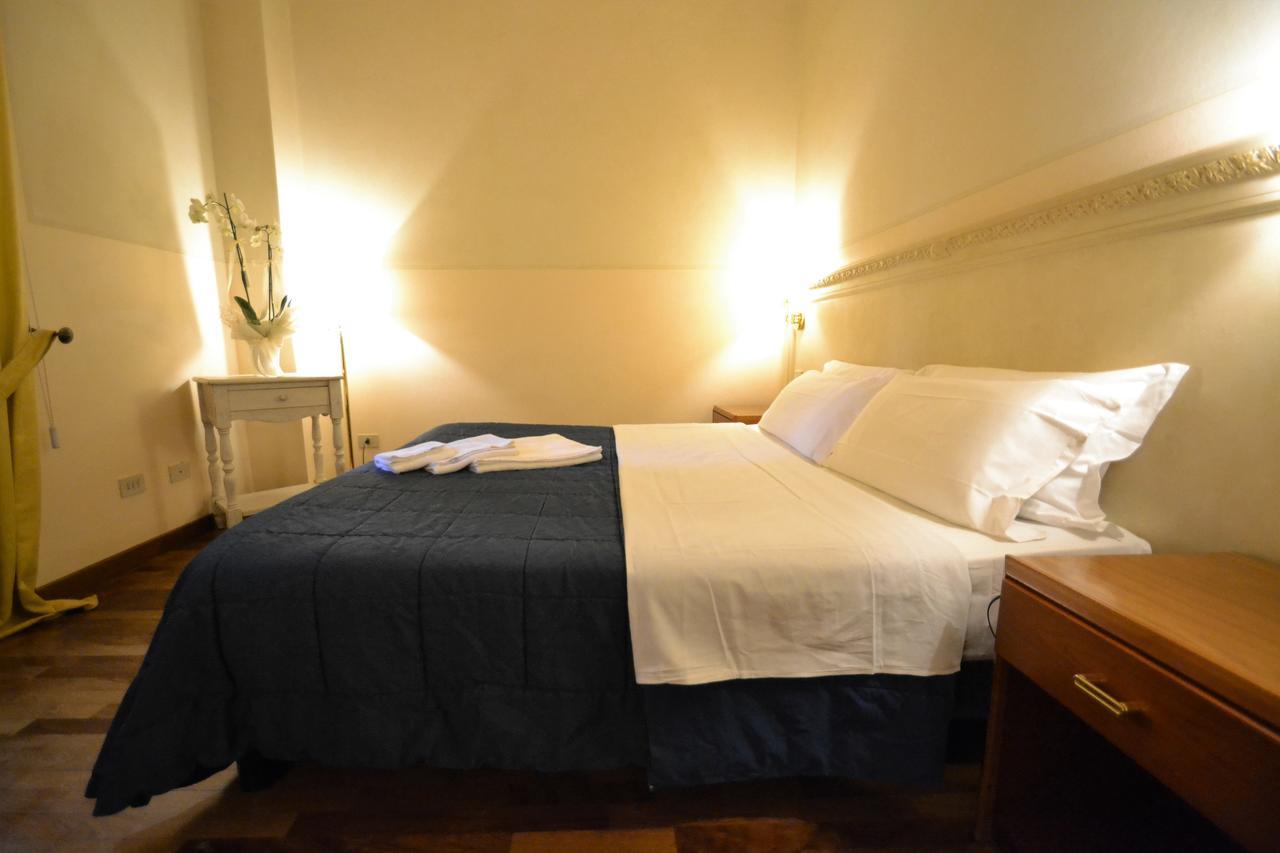 Hotel Posta チェチナ エクステリア 写真