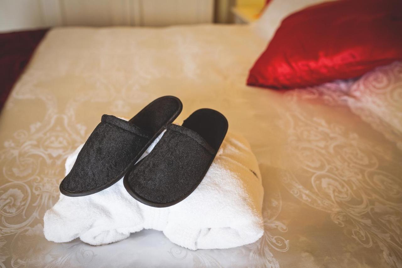 Hotel Posta チェチナ エクステリア 写真