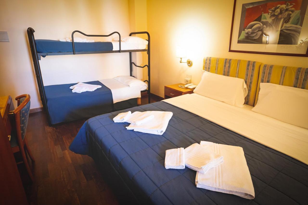 Hotel Posta チェチナ エクステリア 写真