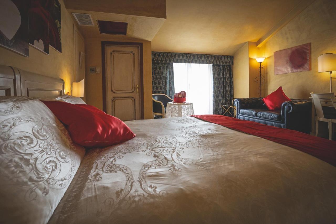 Hotel Posta チェチナ エクステリア 写真