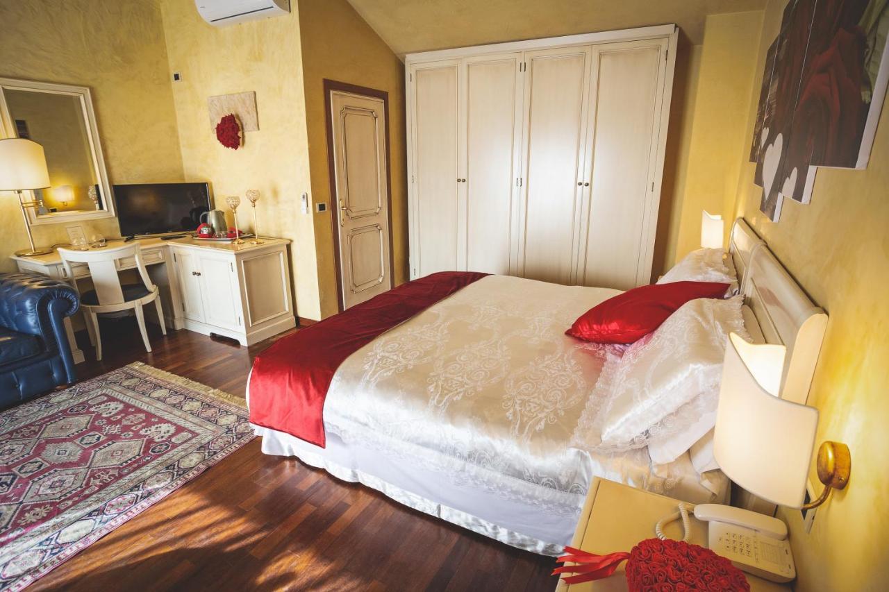 Hotel Posta チェチナ エクステリア 写真