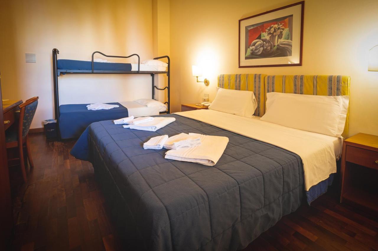 Hotel Posta チェチナ エクステリア 写真