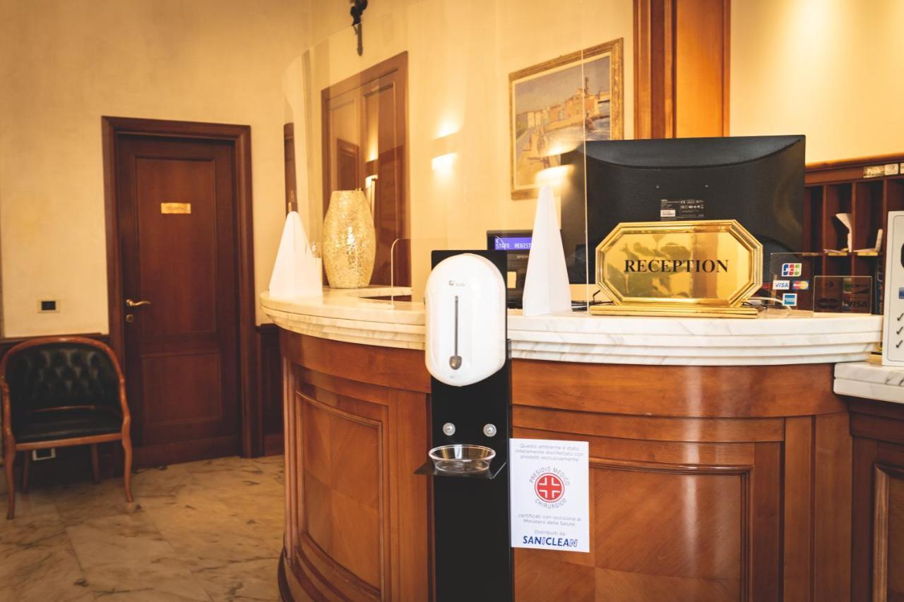 Hotel Posta チェチナ エクステリア 写真
