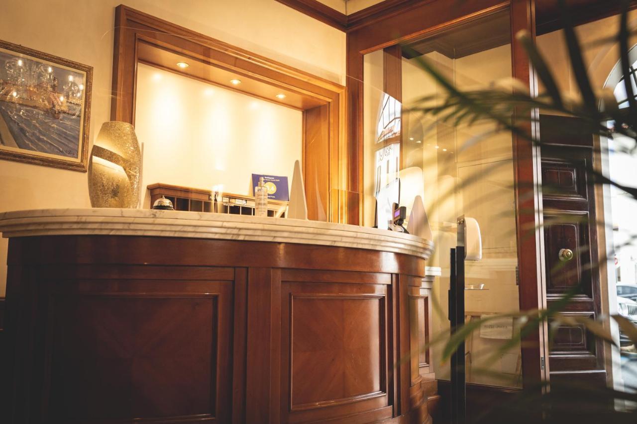Hotel Posta チェチナ エクステリア 写真